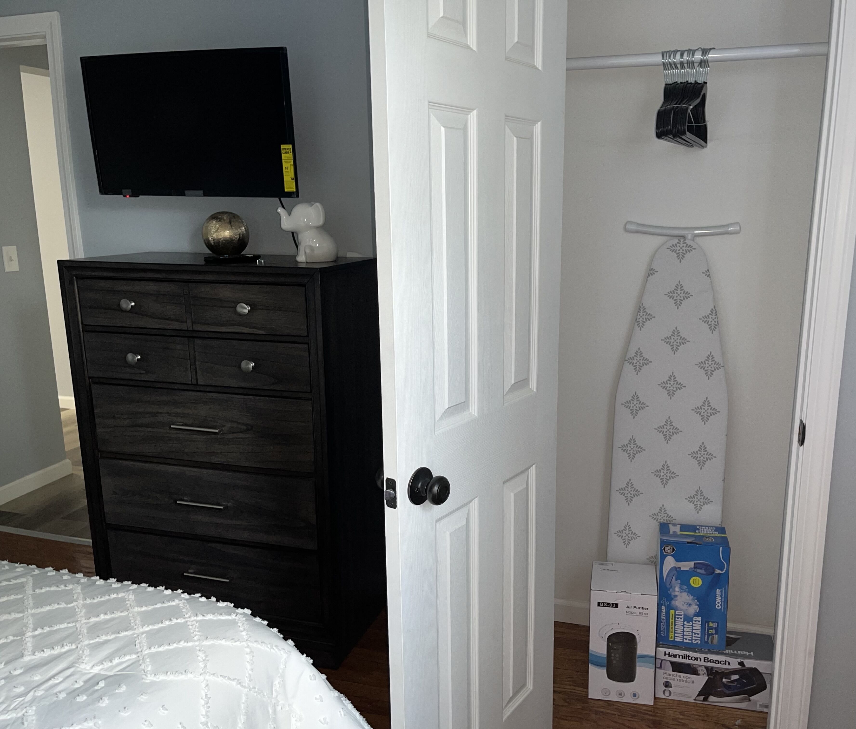 Upscaled Quiet Neighborhood- Modern 3 BDRM