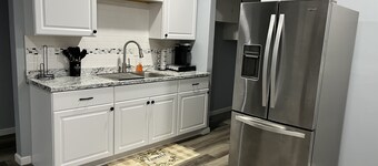 Upscaled Quiet Neighborhood- Modern 3 BDRM