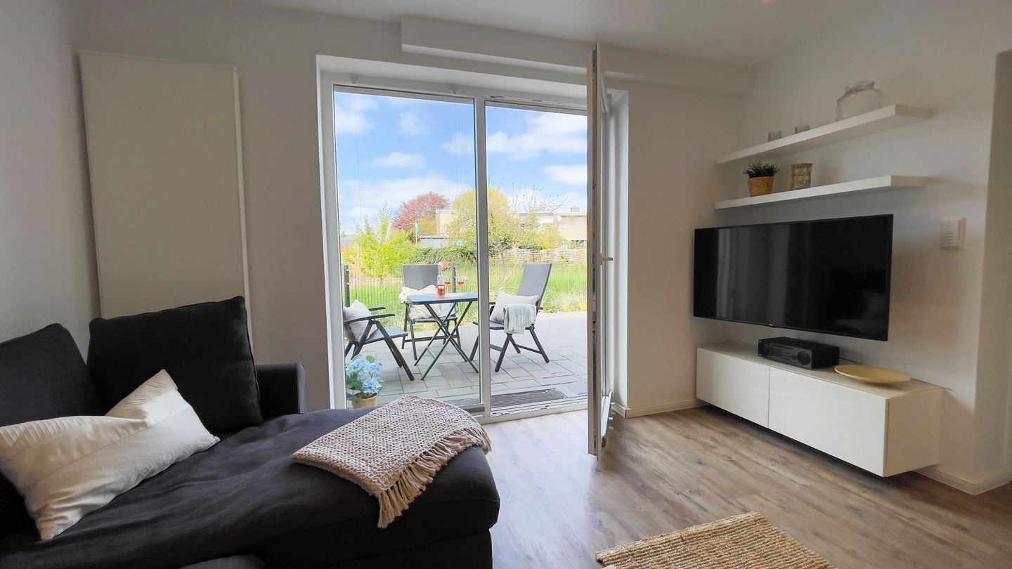 TV, table tennis, stereo