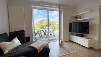 TV, table tennis, stereo