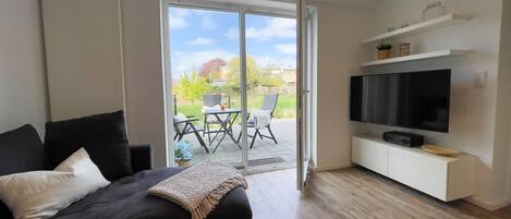 TV, ping pong, stereo