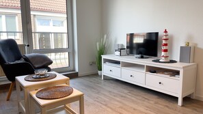 TV, table tennis, stereo