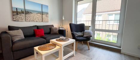 Télévision, table de tennis de table, chaßne hi-fi