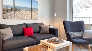 TV, table tennis, stereo