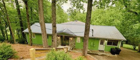 المنشأة من الخارج