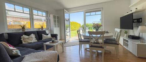 TV, table tennis, stereo