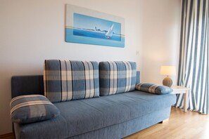 Fernseher, Tischtennisplatte