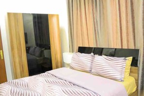 2 bedrooms, iron/ironing board, WiFi, bed sheets - Stunning Airbnb in Gombe (DRC) (Kinshasa)