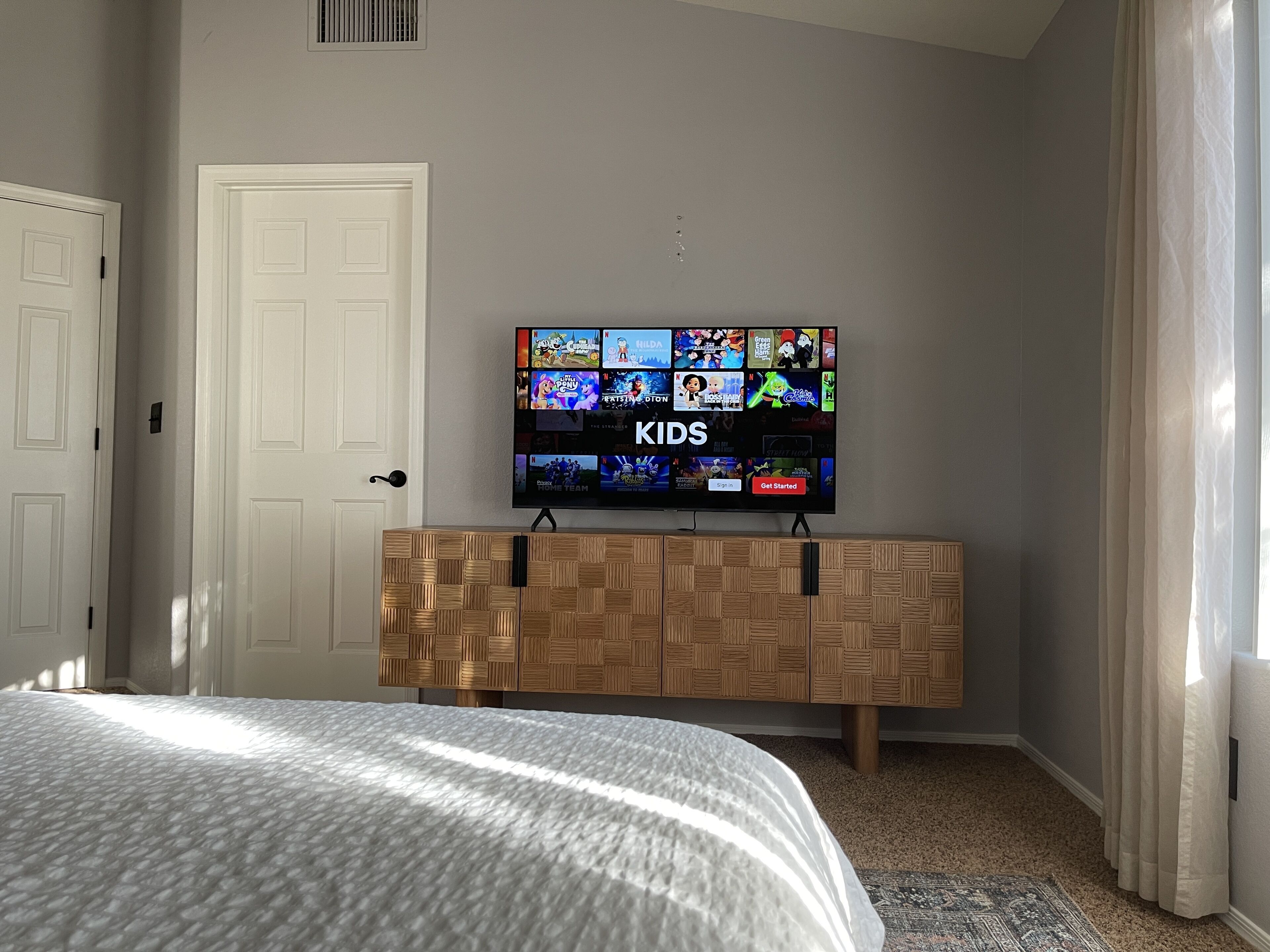 4 bedrooms, desk, WiFi