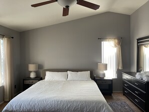 4 Schlafzimmer, Schreibtisch, WLAN