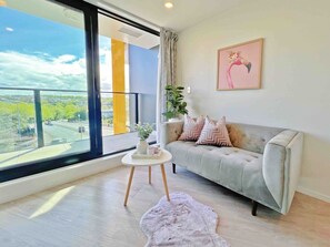 Smart TV - Ponsonby View 1-Bedroom with Pool in the City Centre (Auckland)