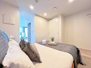 WiFi (free), bed sheets