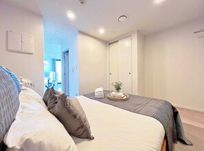 1 bedroom, iron/ironing board, free WiFi, bed sheets - Ponsonby View 1-Bedroom with Pool in the City Centre (Auckland)