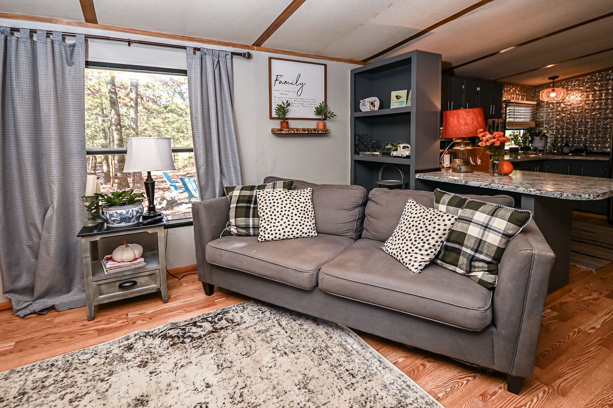 The Best of Both Worlds: Close to Town and Outdoor Activities w Hot Tub!