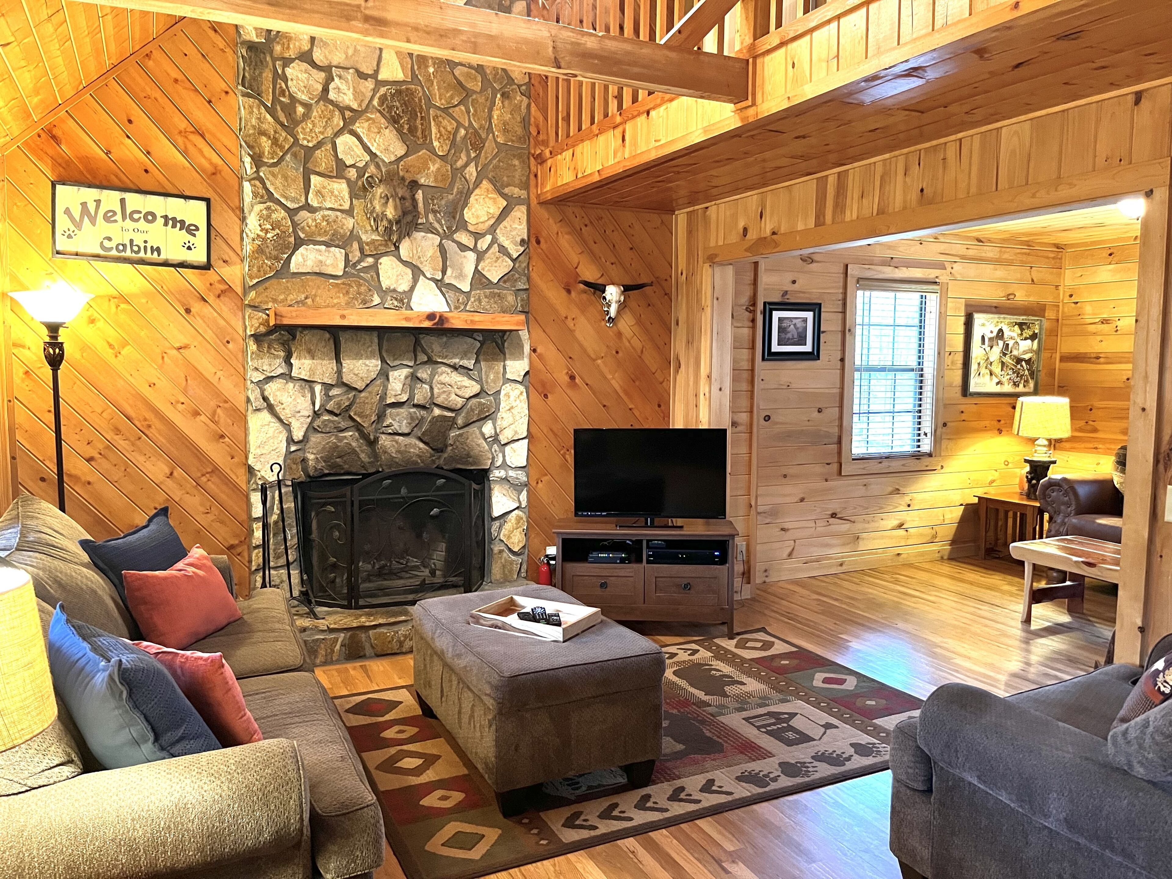 Cozy Ellijay Getaway w/hot tub
