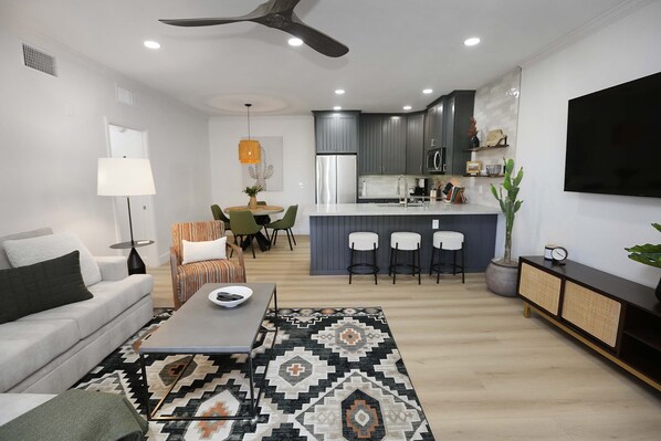 Smart TV, books, stereo