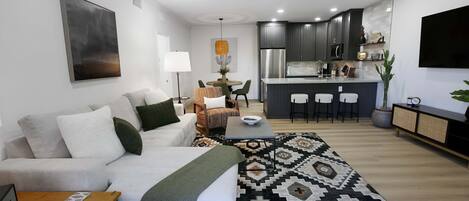 Smart TV, books, stereo