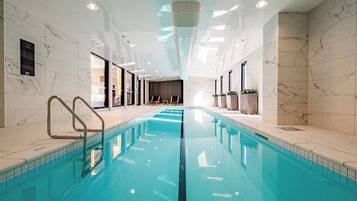 Piscina interna, piscina aquecida