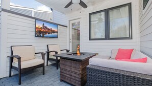 Terrace/patio - The Tiger Den - Hottub -Rooftop- Gameroom (Nashville)