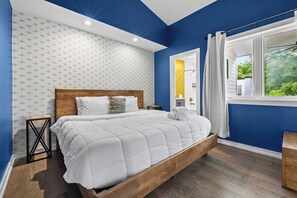 4 bedrooms, iron/ironing board, free WiFi, bed sheets - The Tiger Den - Hottub -Rooftop- Gameroom (Nashville)