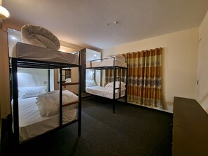 Ropa de cama de alta calidad, escritorio, wifi gratis y ropa de cama 