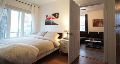 Cosy Calm Apartement,No stairs,Parking, Amenities, Park, Lake, Downtown, Airport