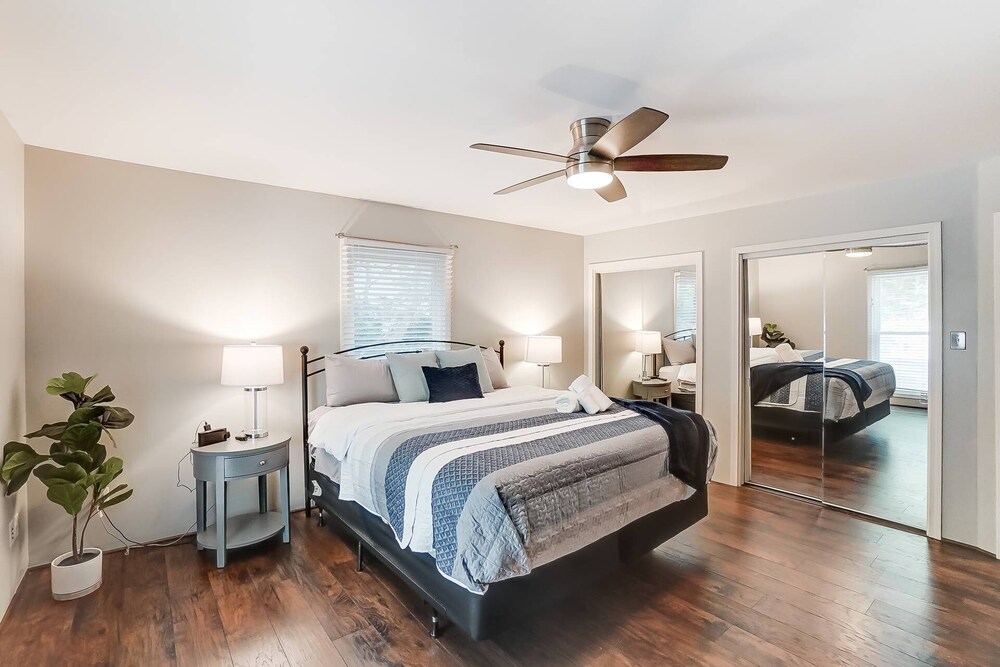 Power H2O Captain's Hideaway Waterfront on Lake Norman