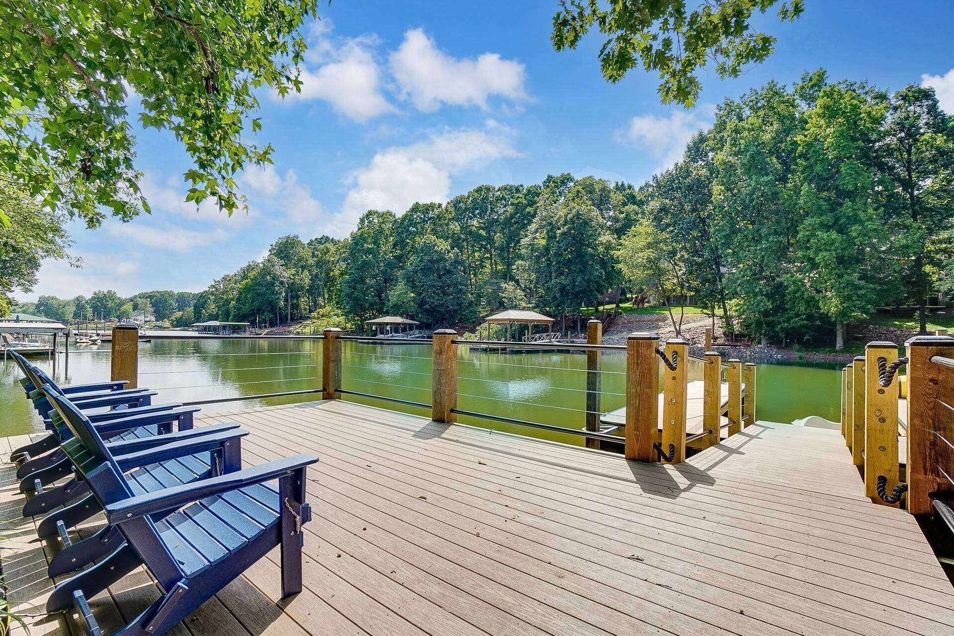 Captain's Hideaway - Waterfront on Lk Norman - Private Dock - Paddleboat - Boat Rental Opt.- Pets OK