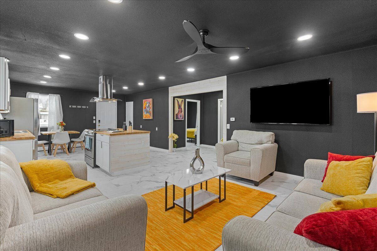 "Sleek and Modern UMED Retreat: Black and White Beauty"