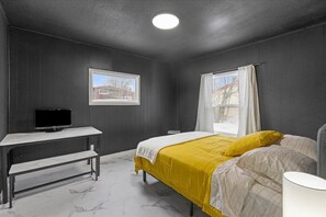 2 bedrooms, desk, iron/ironing board, WiFi