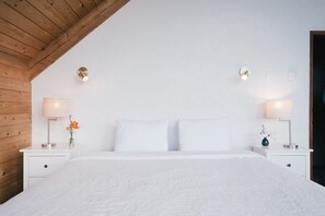 Deluxe Room, 1 King Bed | Premium bedding, free WiFi, bed sheets - Saturn's Return (Friday Harbor)