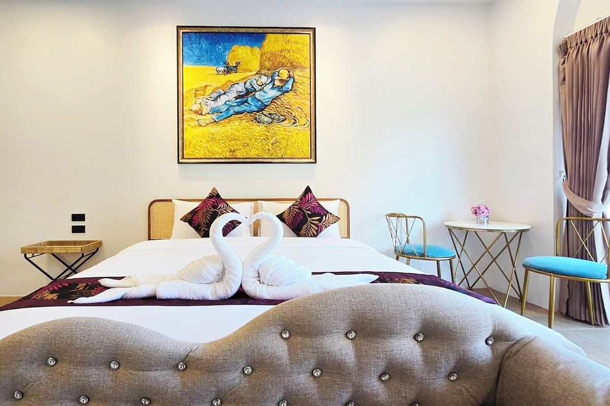 Deluxe Single Room | Minibar (some free items), desk, laptop workspace, WiFi (free)