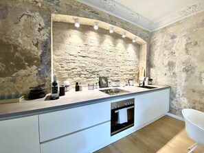 Fridge, oven, stovetop, dishwasher - City center backyard Jewel - Ani (Berlin)