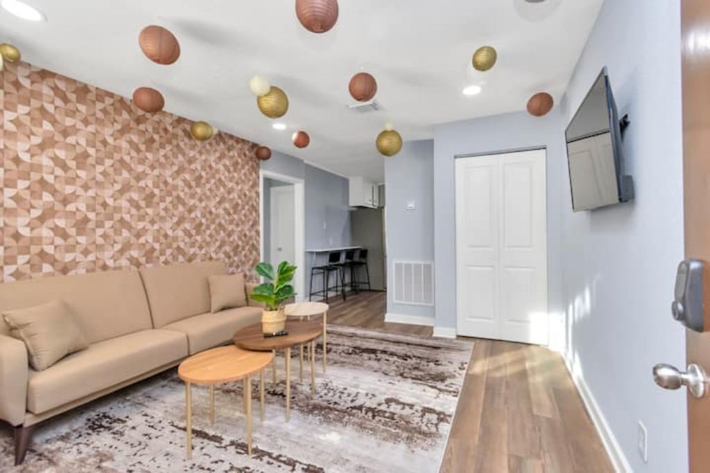 New Luxury Home & Renovated Downtown HTX/King Bed, Washer & dryer