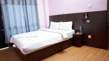 Hypo-allergenic bedding, soundproofing, free WiFi, bed sheets