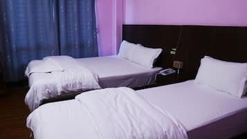 Family Room | Hypo-allergenic bedding, soundproofing, free WiFi, bed sheets