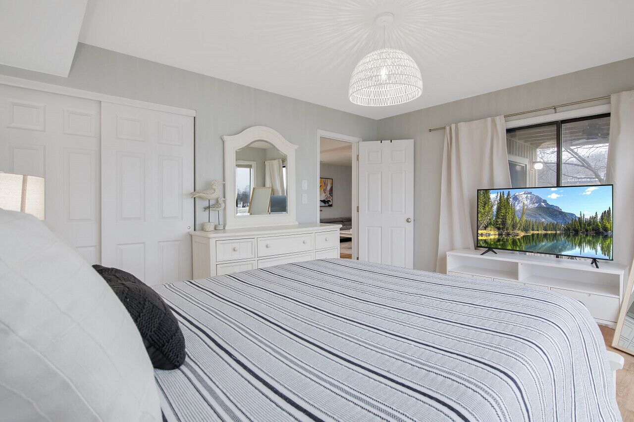 Sunshine Chalet – Three Pools, Playground, & More!