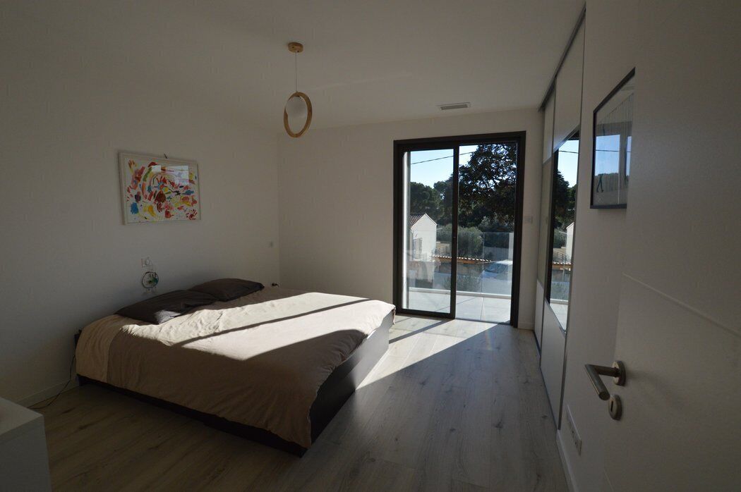 4 bedrooms, travel crib, WiFi, bed sheets