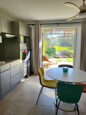 تناول الطعام