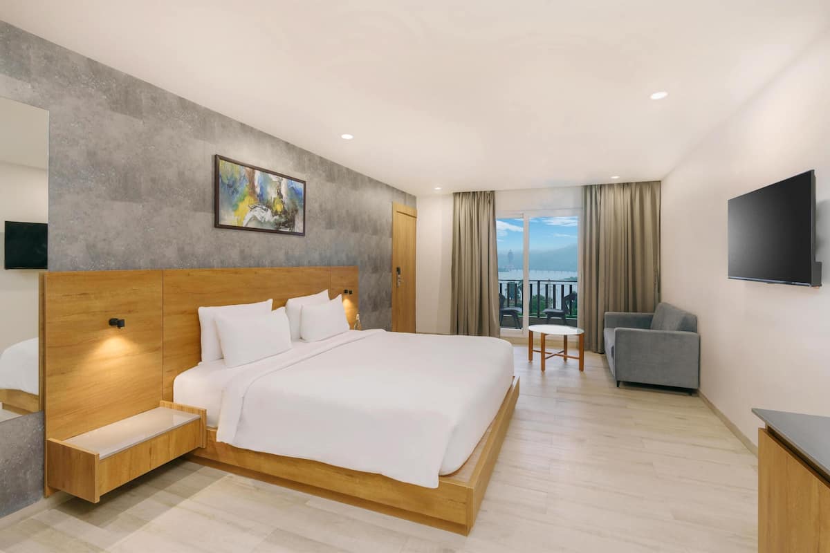 Suíte, sacada (Statue View) | 1 quarto, roupas de cama de algodão egípcio, roupas de cama premium