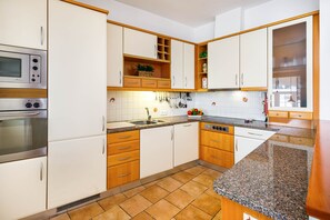 Refrigerador, microondas, horno y lavavajillas