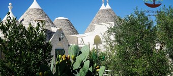 COMPLEX OF TRULLI WITH POOL IN THE COUNTRYSIDE. GREAT LOCATION: TRULLO GRANDE
