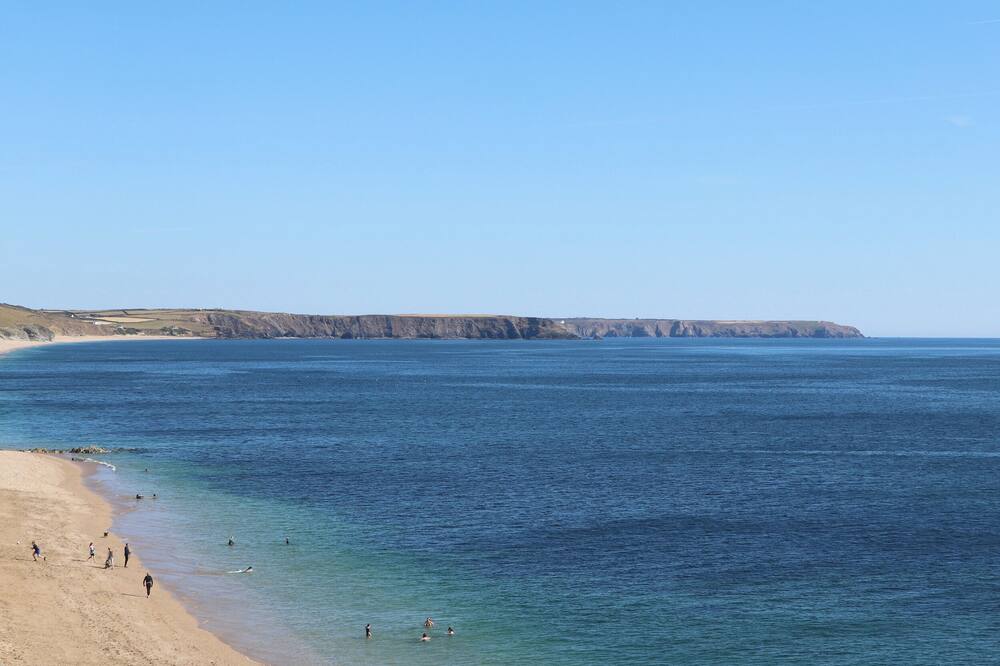 HIGH PARK HOUSE, pet friendly, character holiday cottage in Helston