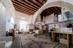 Interior - Artistic Home (Κοσκινού)