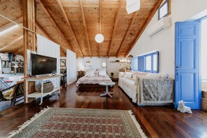 3 bedrooms, desk, iron/ironing board, free WiFi - Artistic Home (Κοσκινού)