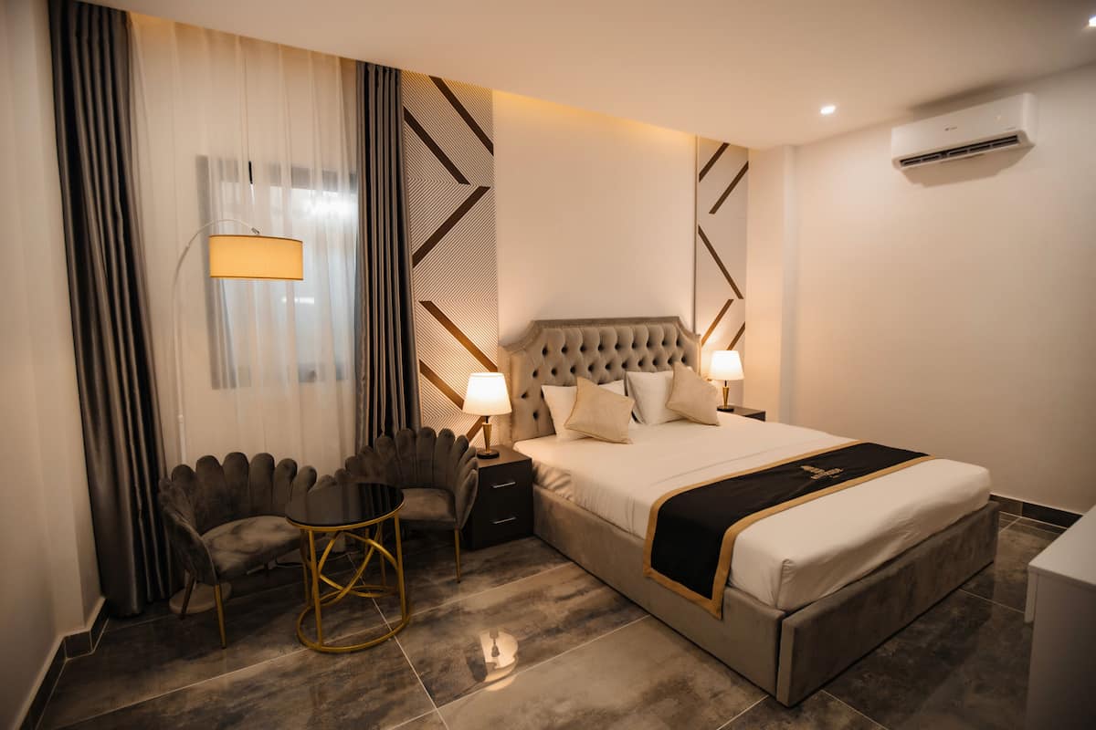 Honeymoon Double Room | Minibar, desk, WiFi (free)