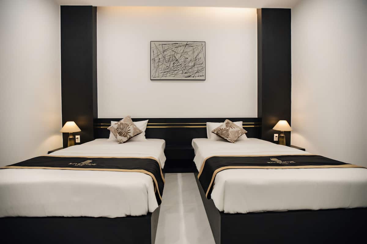 Standard Twin Room | Minibar, desk, WiFi (free)