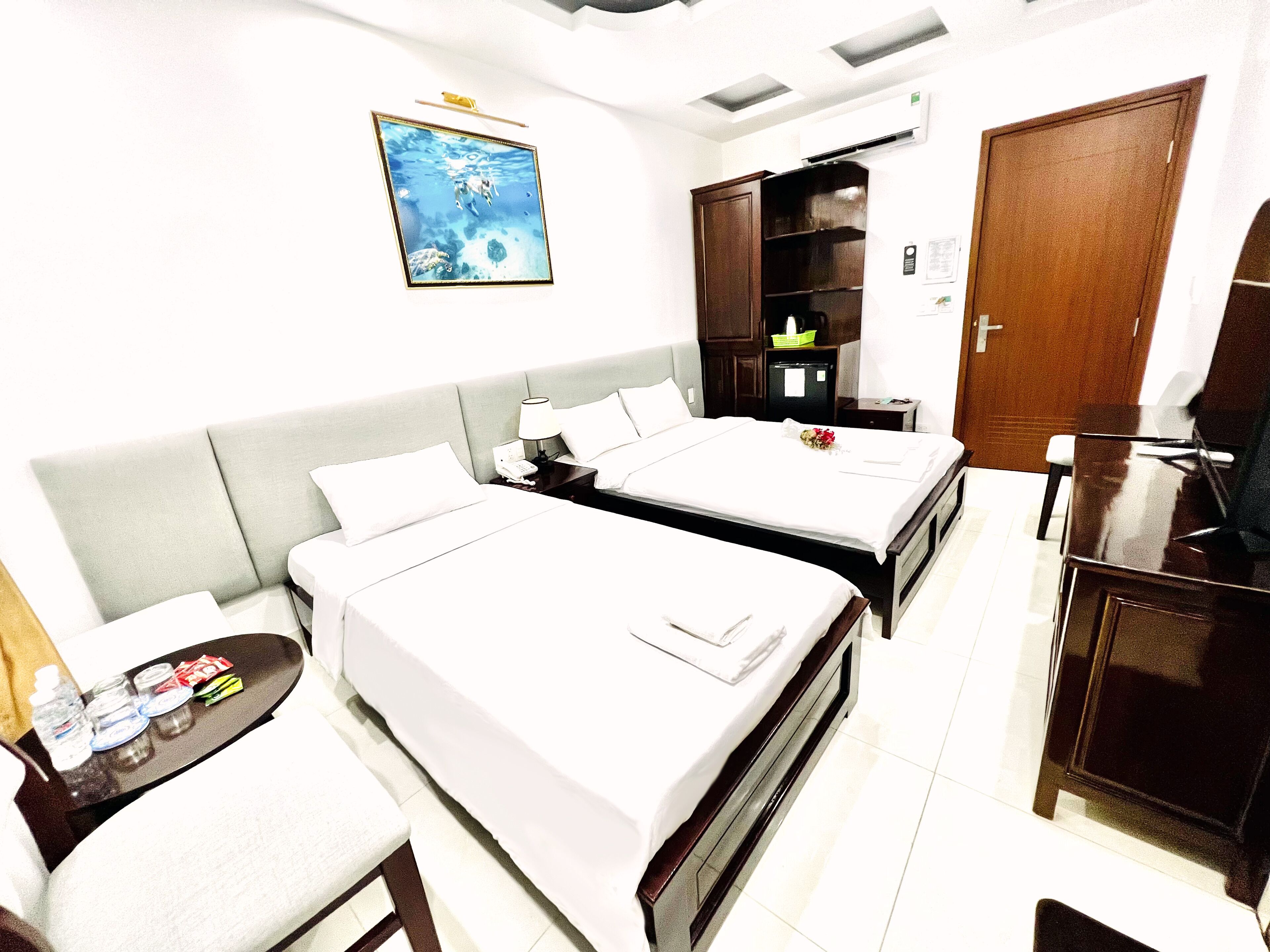 standard triple room | minibar, individually furnished, desk, free wifi