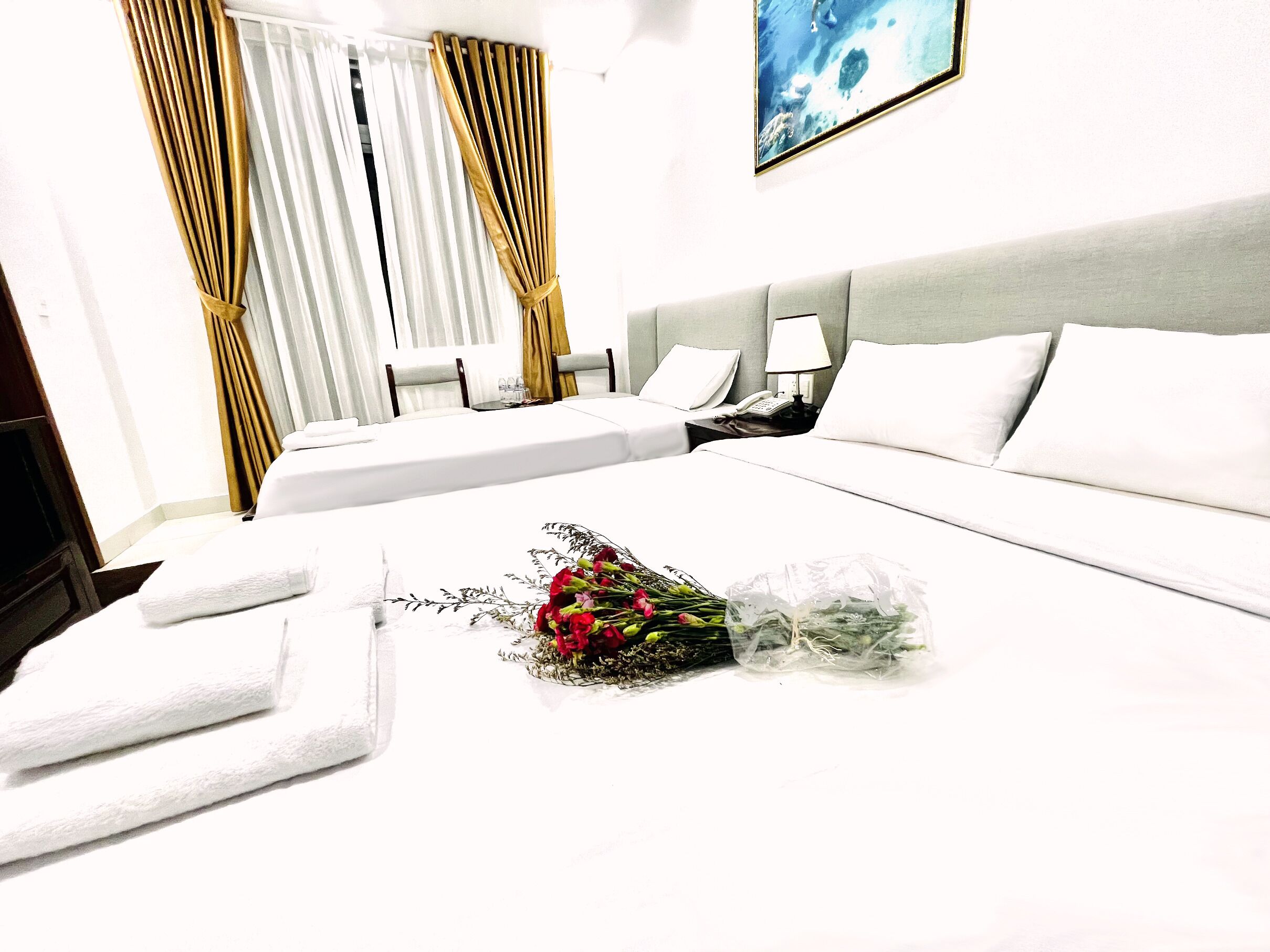 standard triple room | minibar, individually furnished, desk, free wifi