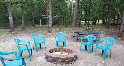 House 1 mile from Lake Ouachita and minutes from Hot Springs Arkansas.